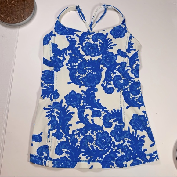 Size 4 Lululemon blue floral pattern X back active tank top - Picture 2 of 8